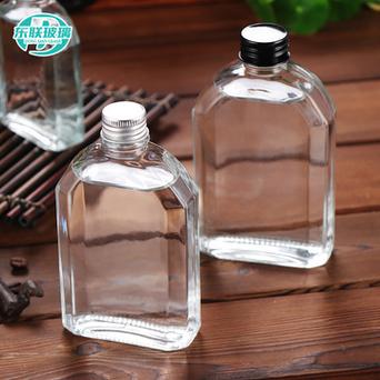 玻璃制品是塑料盖布丁瓶,橄榄油瓶,蜂蜜瓶,燕窝瓶,酒瓶等产品